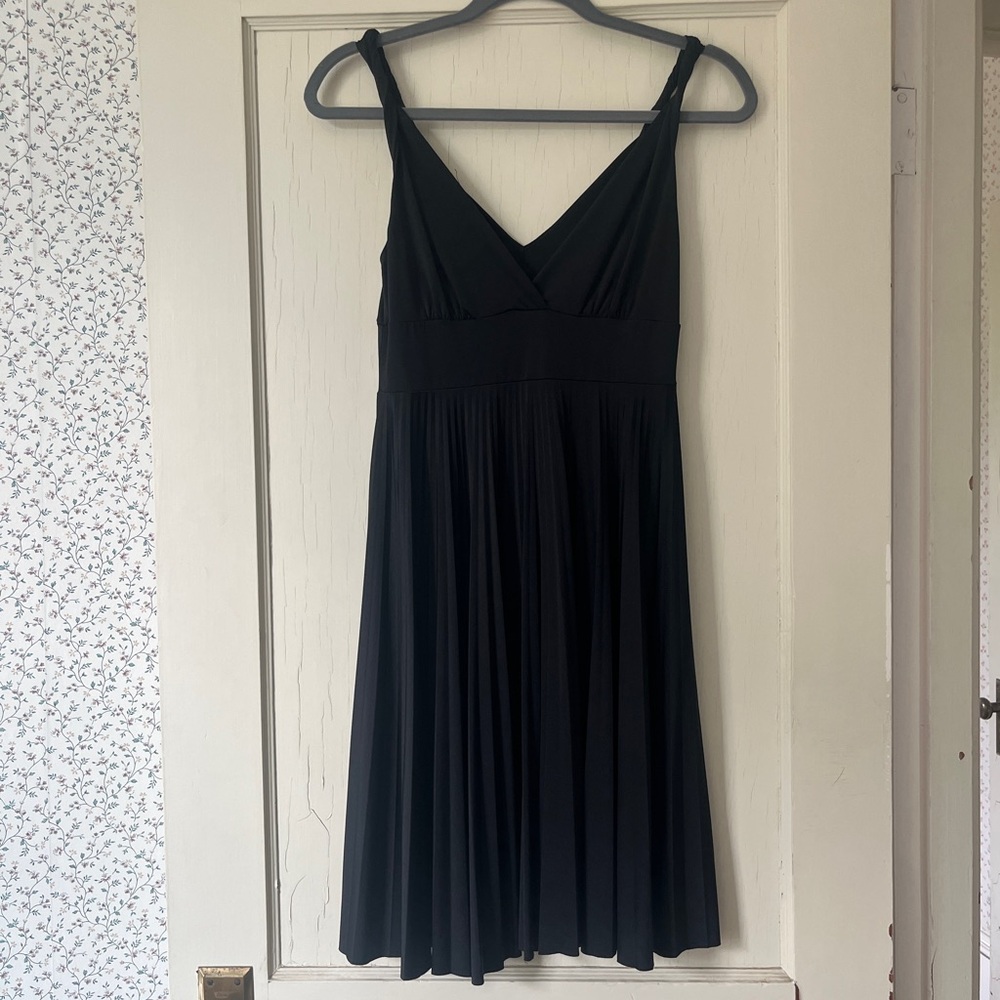 Soprano V-Neck Pleated Skirt Fit & Flare Dress Size Medium Chic & Flattering